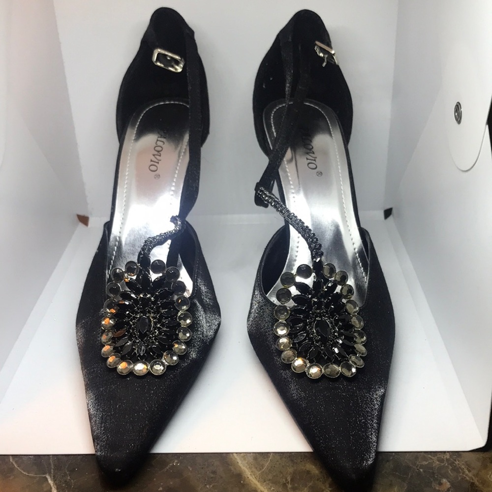 Black satin heel with w/T-strap